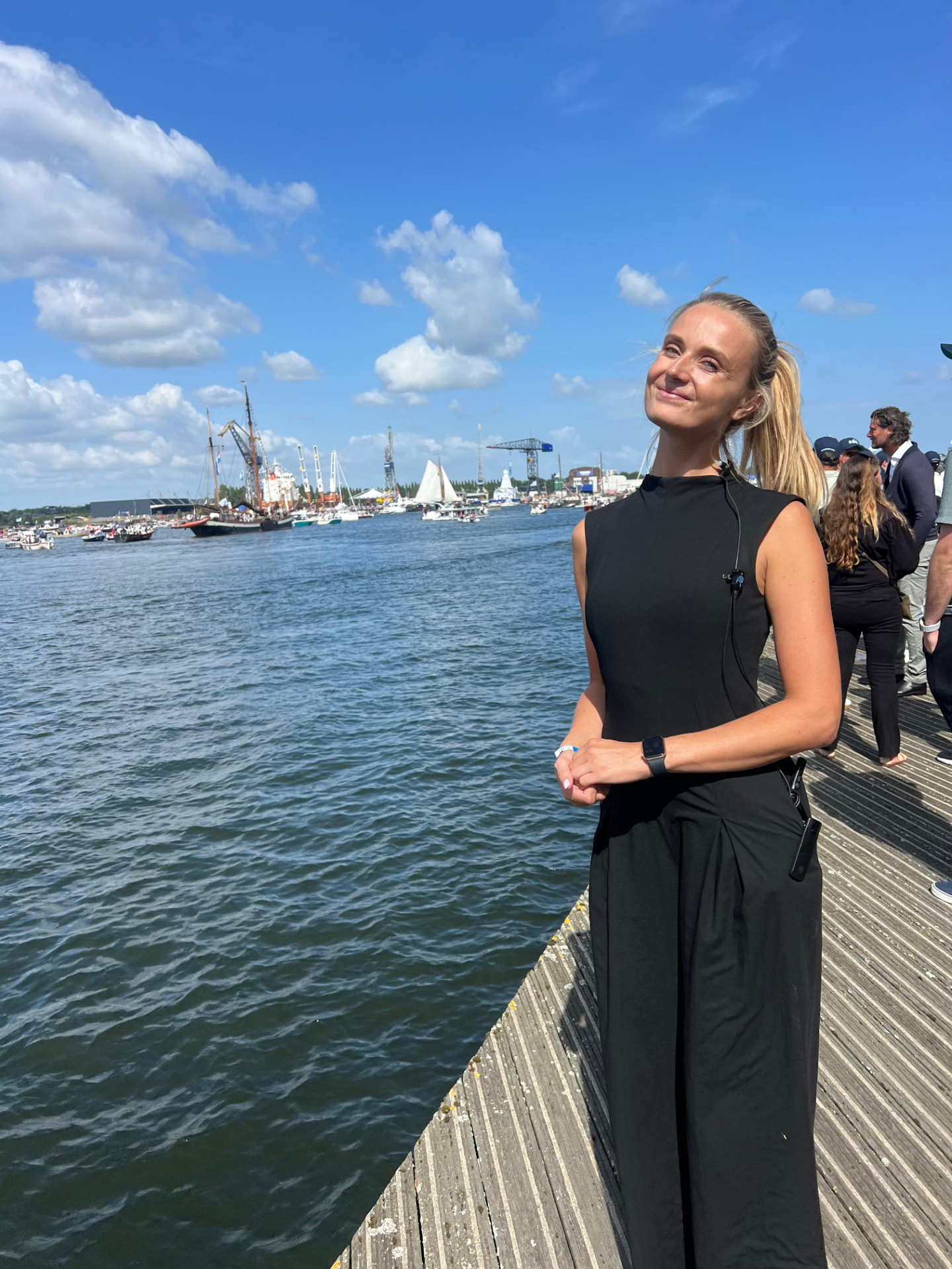 Anique van Tol als partymanager bij een groot havenevenement